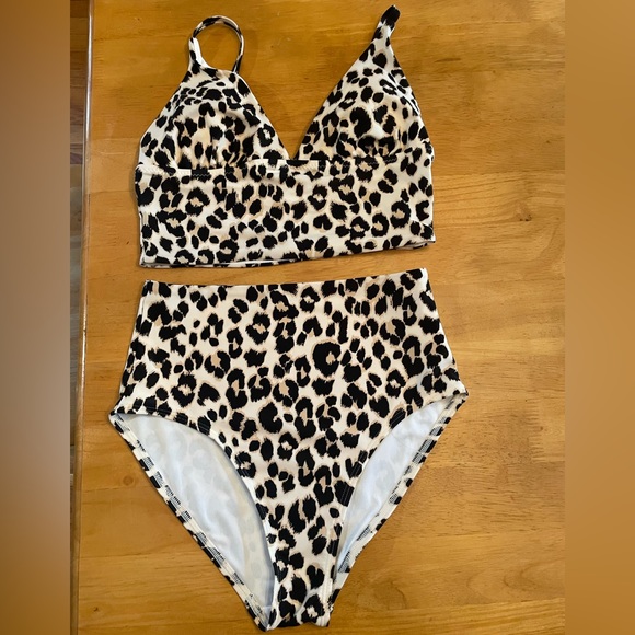 2pc Cheetah V-Neck Cropped Tankini & Matching High Waisted Bottoms - Small - Picture 5 of 6